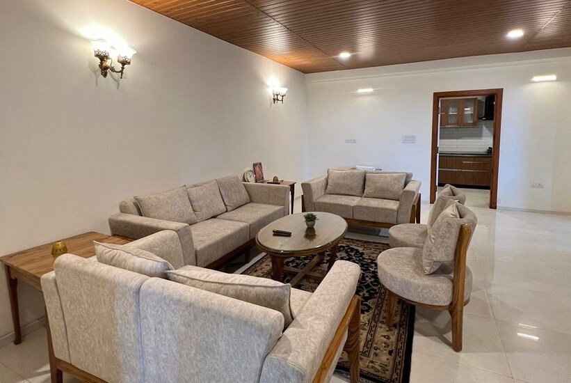 Discover Villa Bliss Lakefront: Your Lakeside Sanctuary