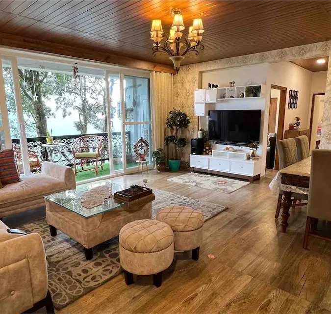 Villa Bliss Golden Sparrow